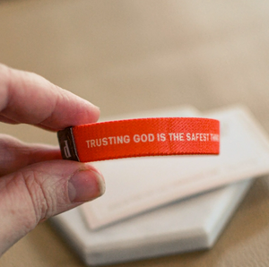 Käsikoru Nauharanneke Trust God