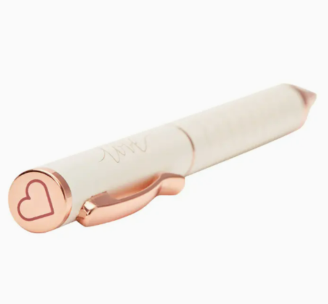 Kuulakärkikynä lahjarasiassa Love