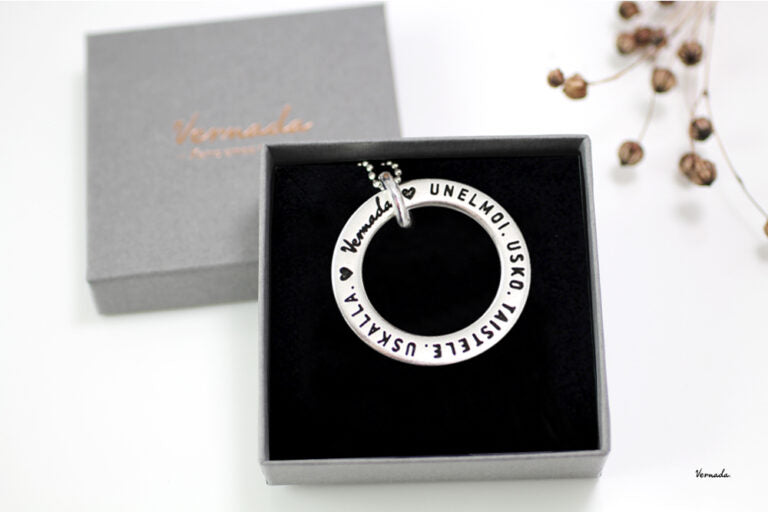 Kaulakoru UNELMOI. USKO. TAISTELE. USKALLA