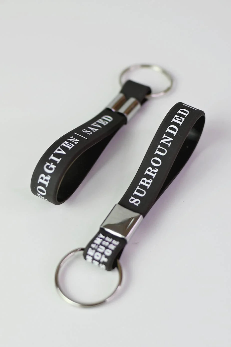 Silikoni Avaimenperä Surrounded, forgiven, saved