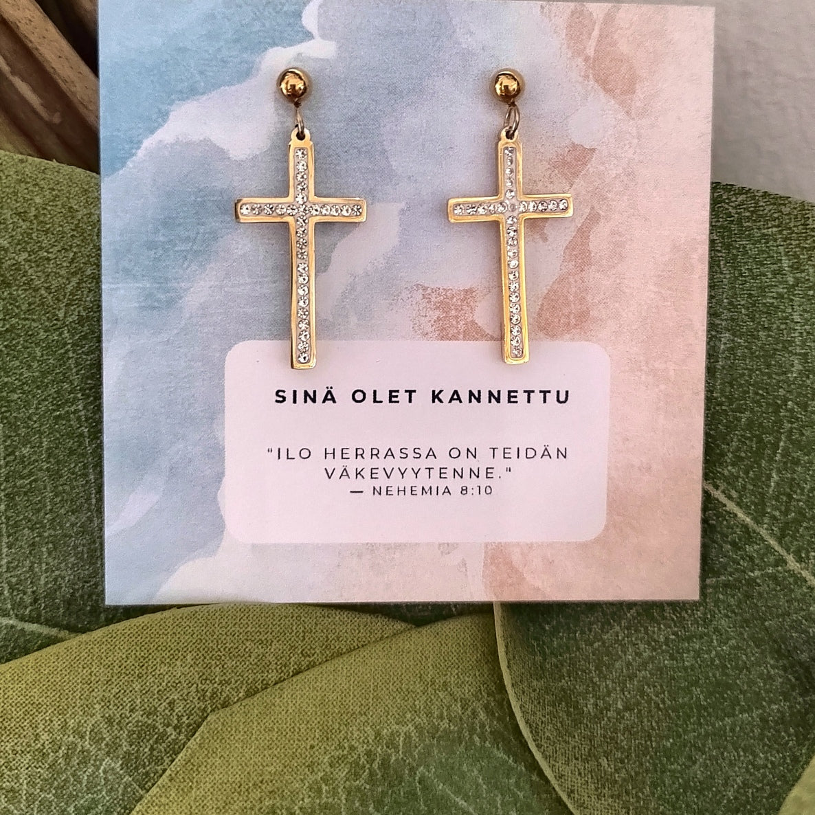 Yvonne Risti korvakoru